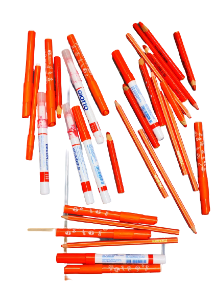 Feutres et crayons orange