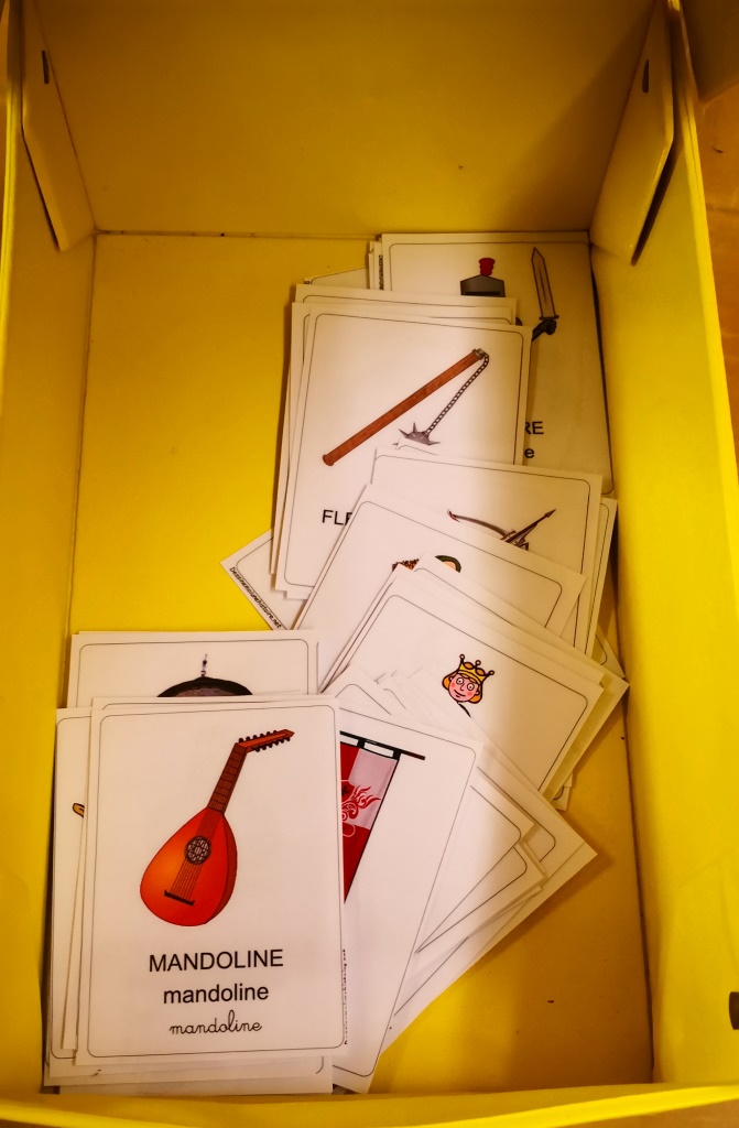 Louve nous a apporté des cartes de mots pour apprendre le lexique des rois et reines (1) - Copie