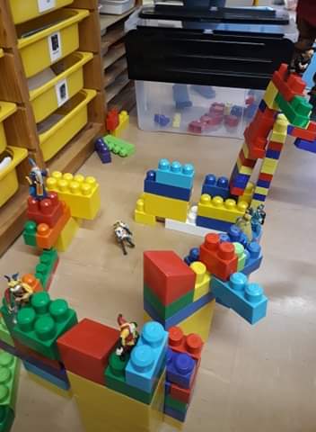 Nous construisons de beaux châteaux ! (1) - Copie