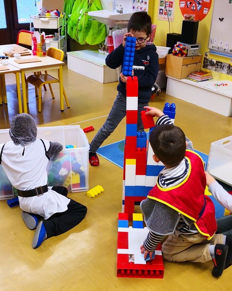 Nous construisons de beaux châteaux ! (1) - Copie
